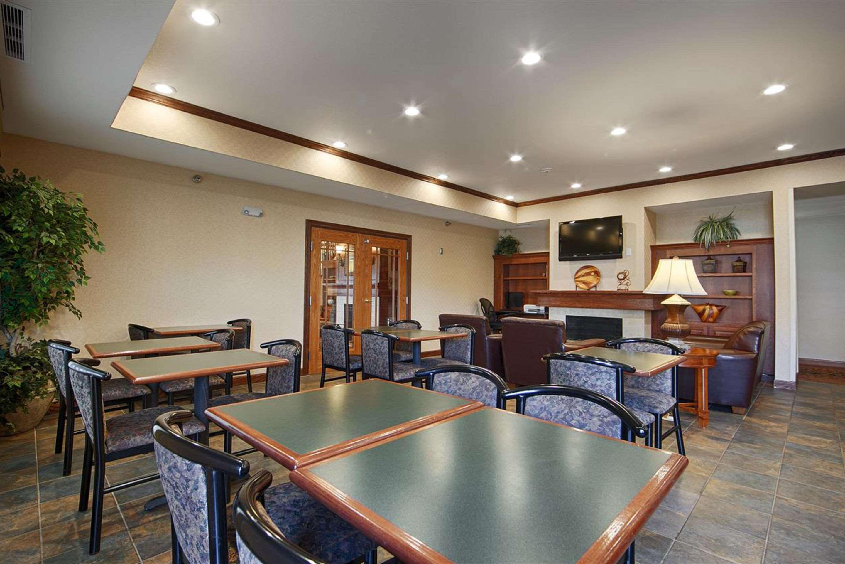 Heritage Hotel And Suites Dickinson Bagian luar foto