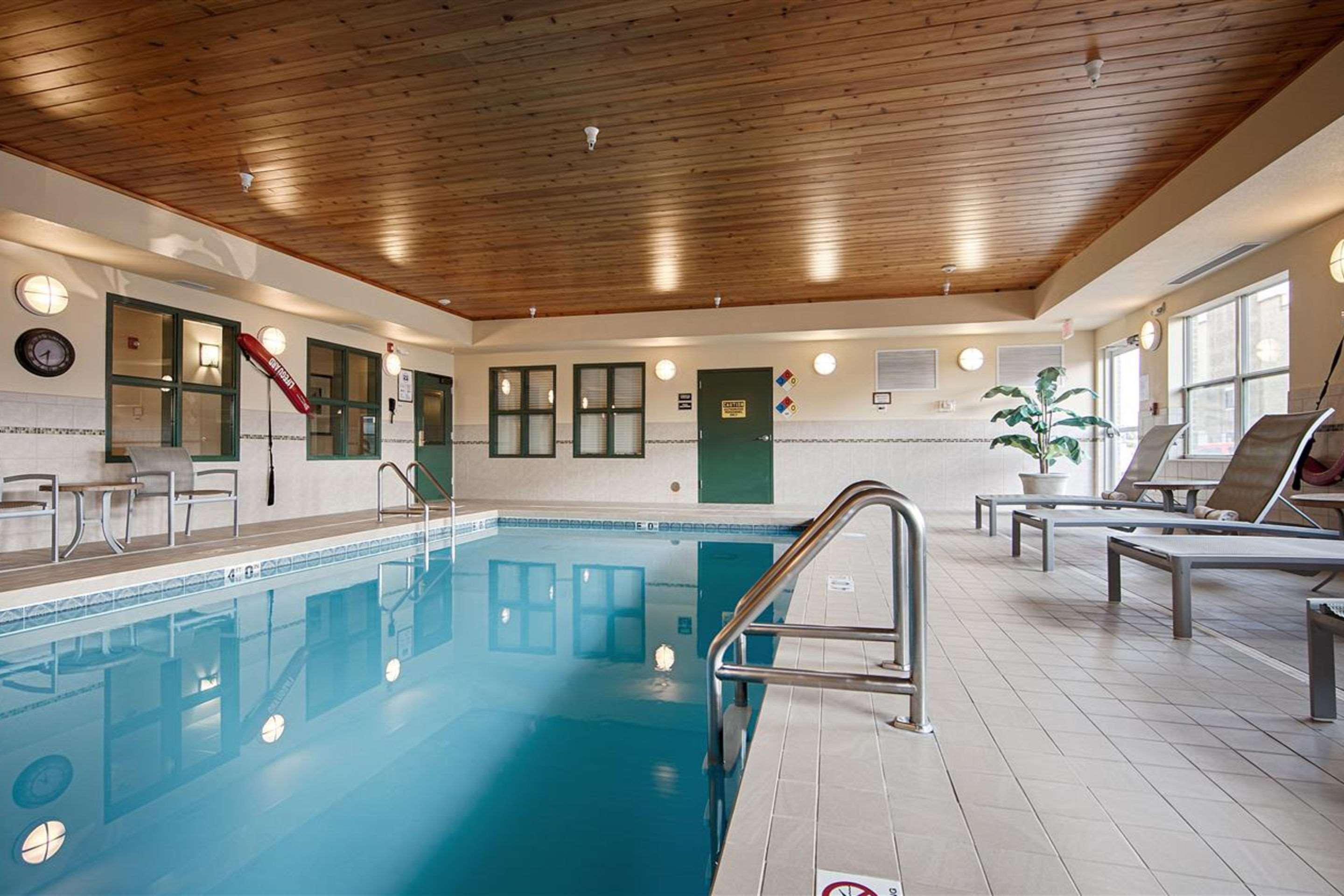 Heritage Hotel And Suites Dickinson Bagian luar foto