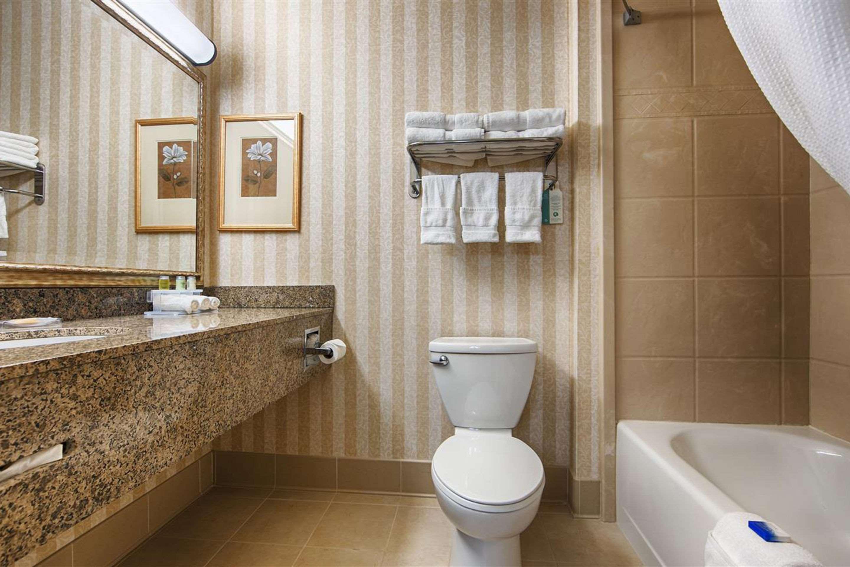 Heritage Hotel And Suites Dickinson Bagian luar foto