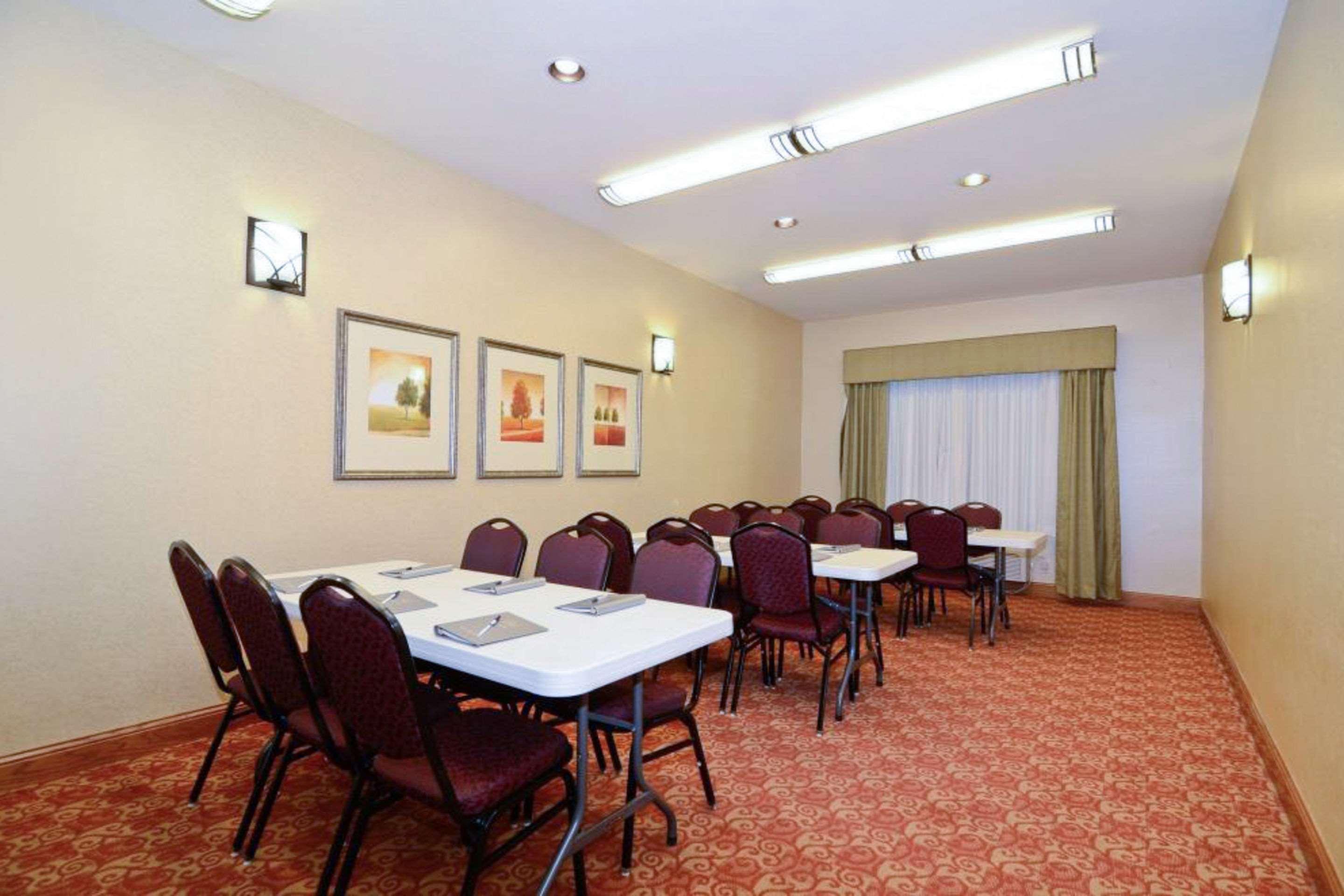 Heritage Hotel And Suites Dickinson Bagian luar foto