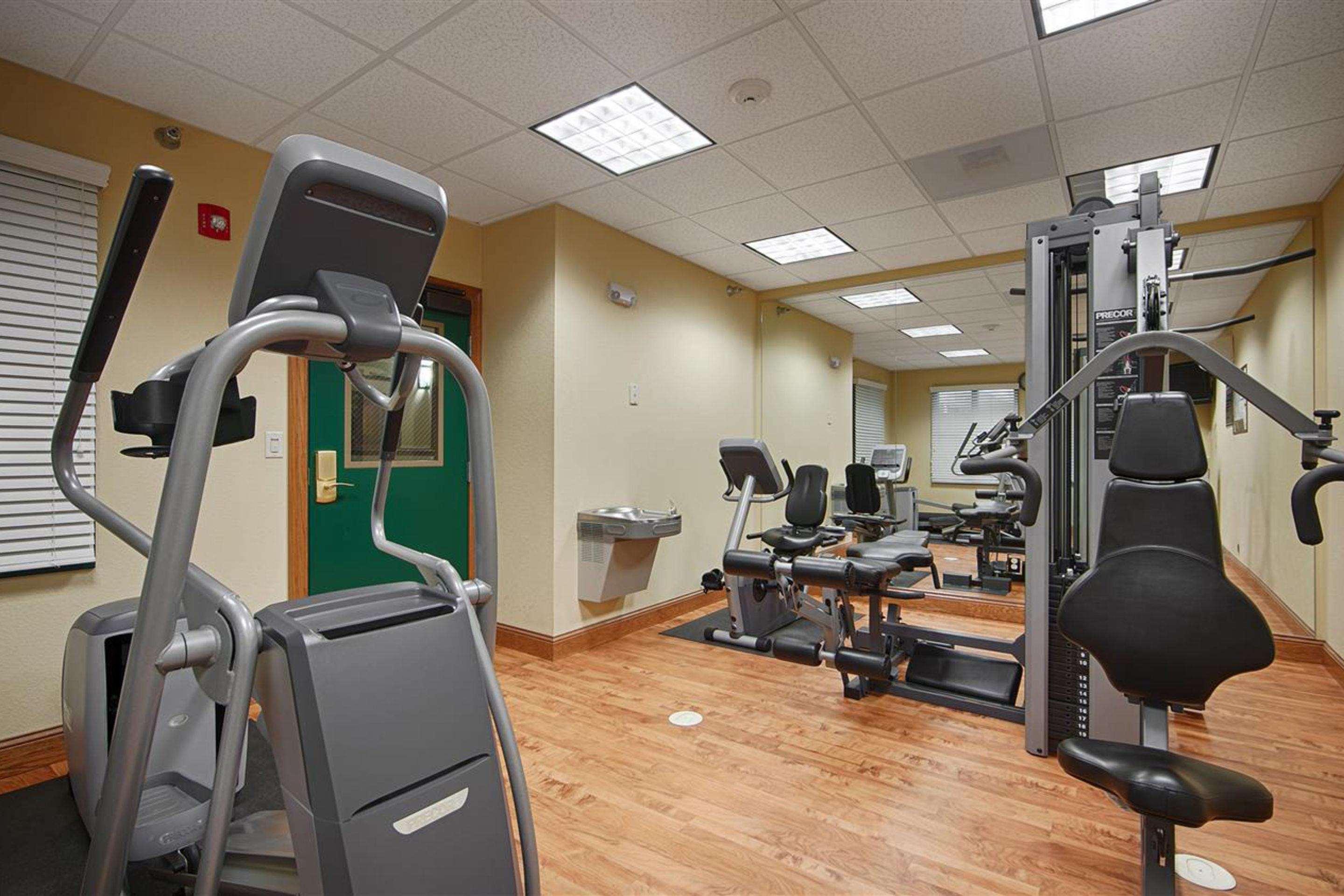 Heritage Hotel And Suites Dickinson Bagian luar foto