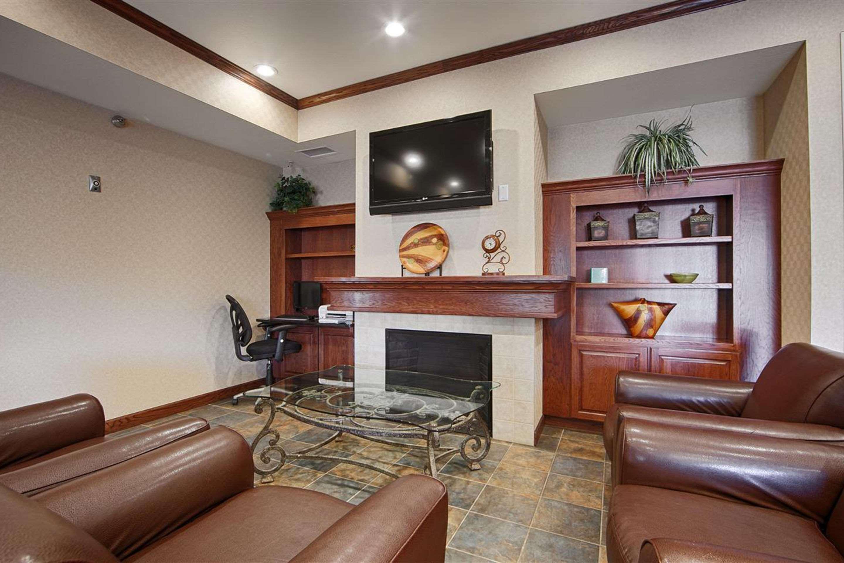 Heritage Hotel And Suites Dickinson Bagian luar foto