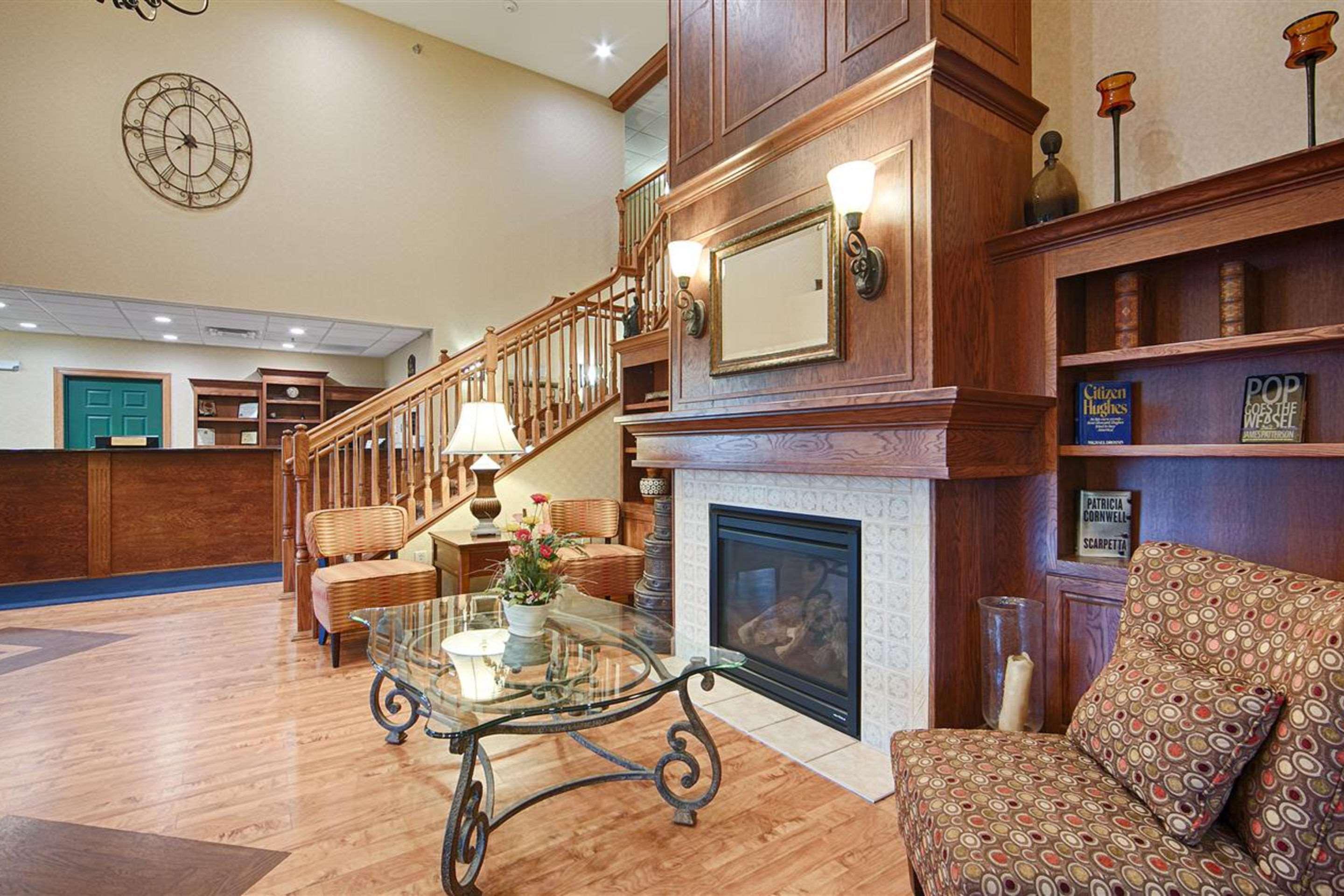 Heritage Hotel And Suites Dickinson Bagian luar foto