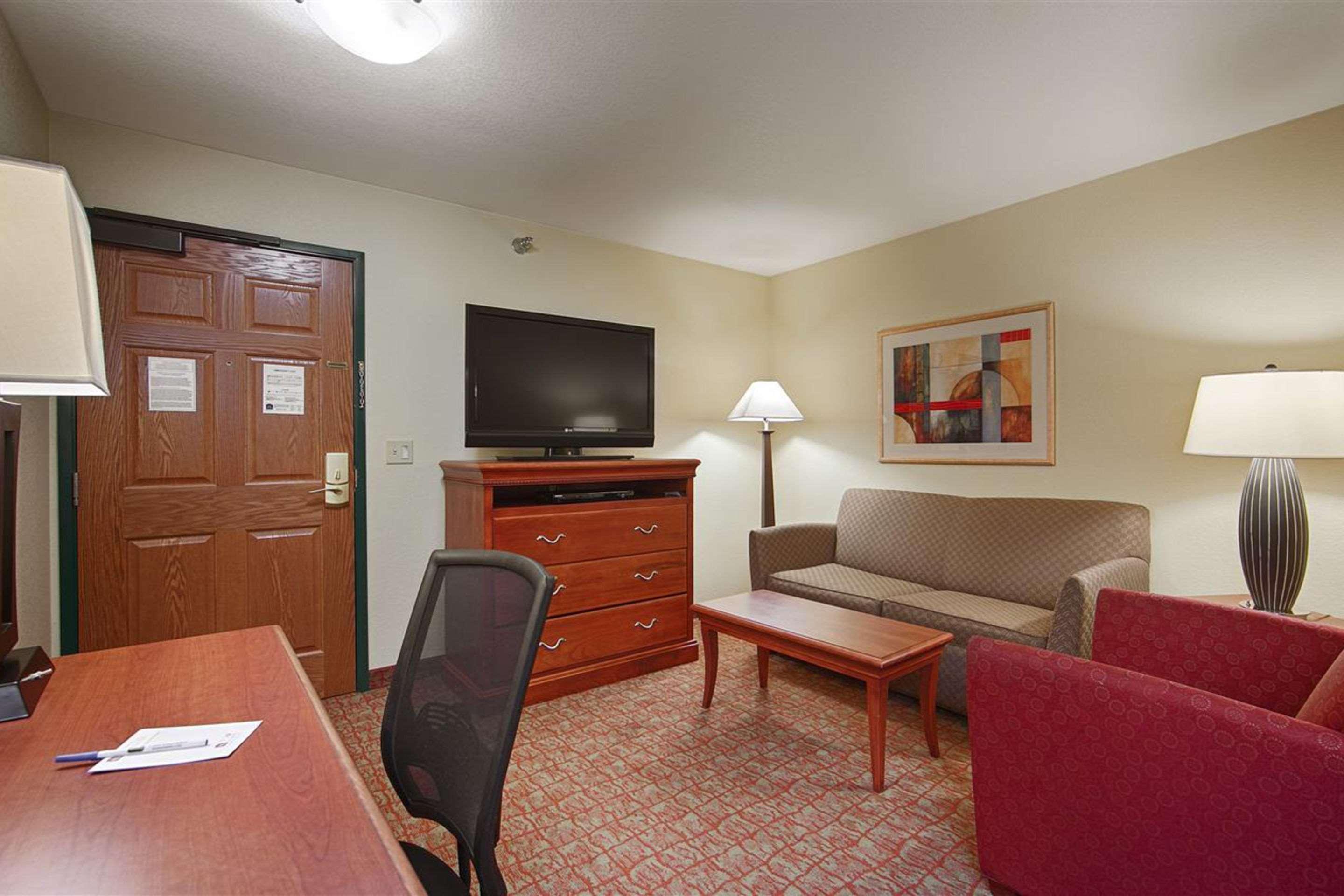 Heritage Hotel And Suites Dickinson Bagian luar foto