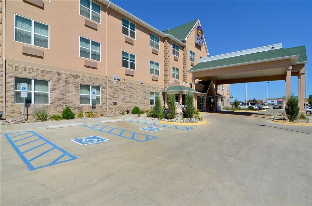 Heritage Hotel And Suites Dickinson Bagian luar foto