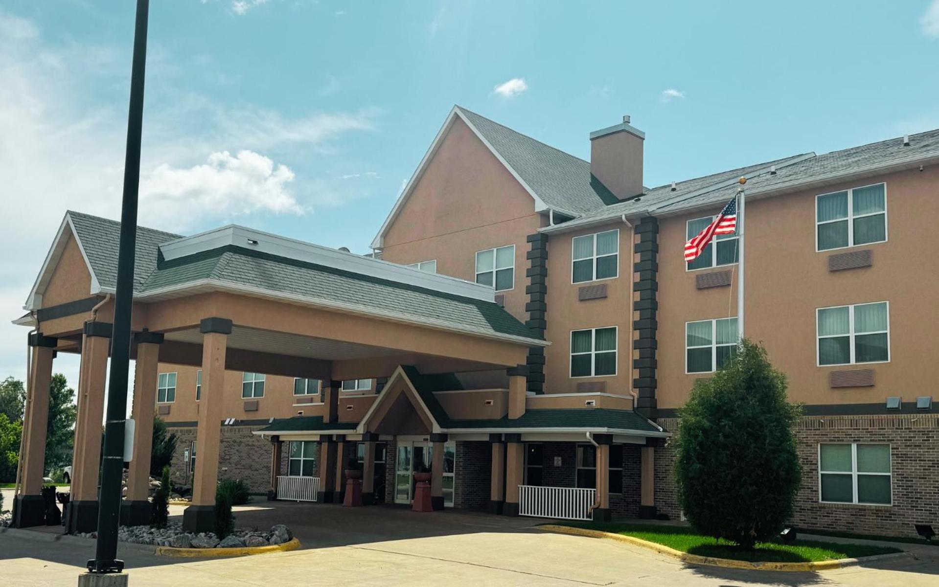 Heritage Hotel And Suites Dickinson Bagian luar foto