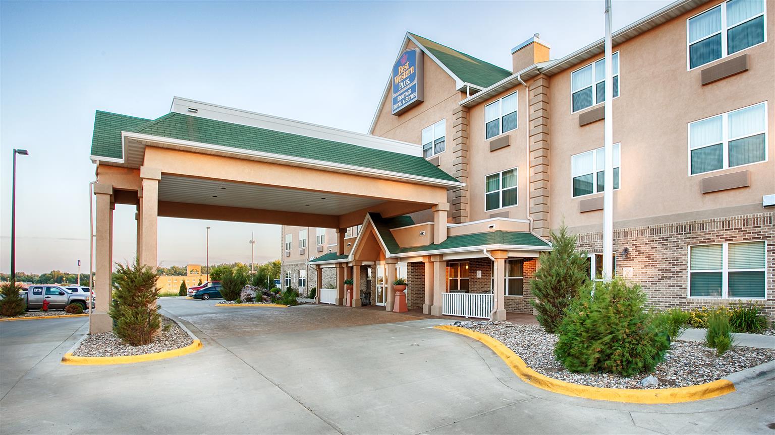 Heritage Hotel And Suites Dickinson Bagian luar foto