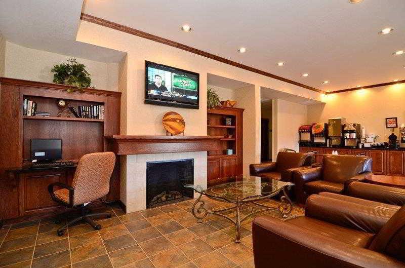 Heritage Hotel And Suites Dickinson Bagian luar foto