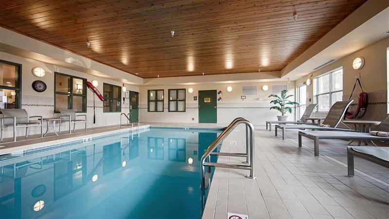 Heritage Hotel And Suites Dickinson Bagian luar foto